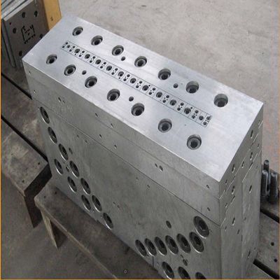 Exportador de moldes de extrusión de paneles huecos de CPVC WPC de 700 mm pulidos y electrocolados