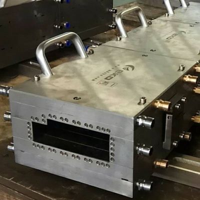 Decoración de interiores Molde de marco de puerta WPC en material 3Cr17 para tamaños personalizados
