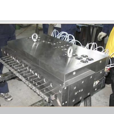 800 mm WPC máquina de puertas de fabricación de extrusión de molde para los requisitos del cliente