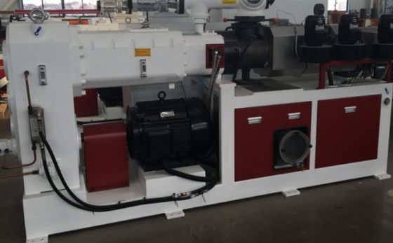 Línea de extrusión de tablero de cubierta de perfiles WPC de 37 kW para madera y plástico