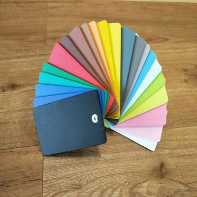 Molde de extrusión de placas espumantes de PVC/WPC para el tratamiento de la superficie de pulido con electroplataje