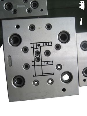 1 Molde de cavidad para perfiles de UPVC en máquinas de fabricación de PVC