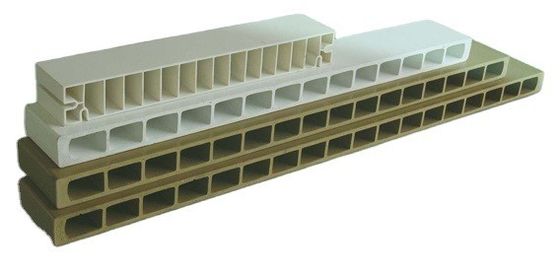 PC Puertas interiores máquina de extrusión de tablero de puerta hueca con material 3Cr17