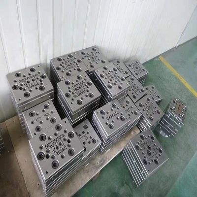 1 Molde de cavidad para perfiles de UPVC en máquinas de fabricación de PVC
