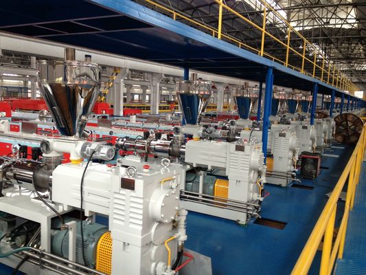 38CrMoALA Material de tornillo WPC PVC Línea de producción de maquinaria de extrusión de perfiles para paneles de pared