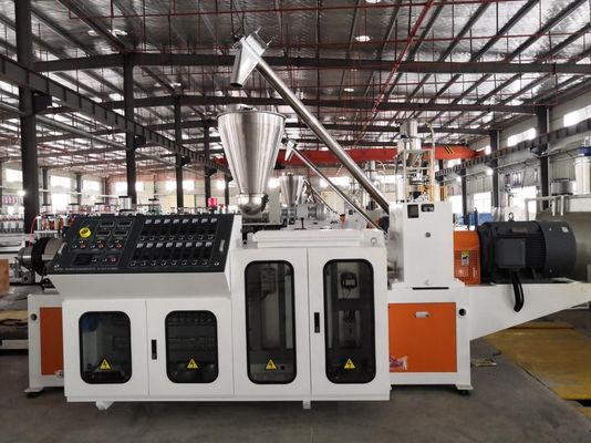 Máquina de extrusión de paneles de puertas de PVC Yuhao de 55 kW para la producción de perfiles de PVC de SIEMENS