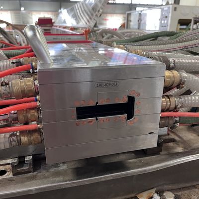 Electroplataje Polido de PVC Estiramiento de tableros de base de perfiles de extrusión de molde para productos