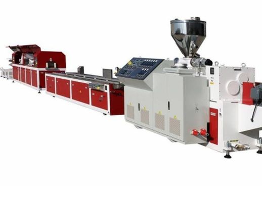 Línea de extrusión de tablero de cubierta de perfiles WPC de 37 kW para madera y plástico