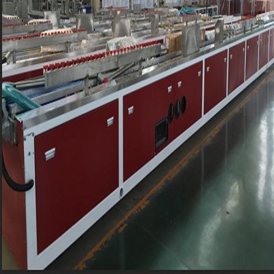Línea de extrusión de tablero de cubierta de perfiles WPC de 37 kW para madera y plástico