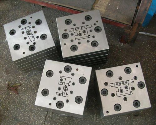 Molde de extrusión de perfiles Eko a medida para puertas y ventanas de UPVC