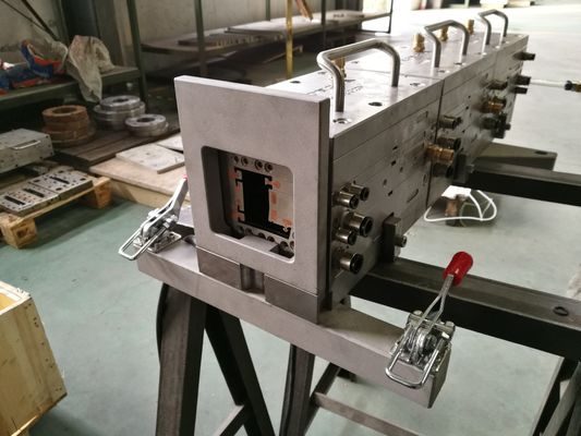 Molde de extrusión de perfiles Eko a medida para puertas y ventanas de UPVC