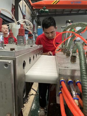 Fabricante profesional de moldes para extrusión de puertas huecas WPC/UPVC