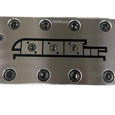 Molde de perfil auxiliar de PVC y herramienta de cubierta de puerta de plástico de madera WPC con diseño AutoCAD