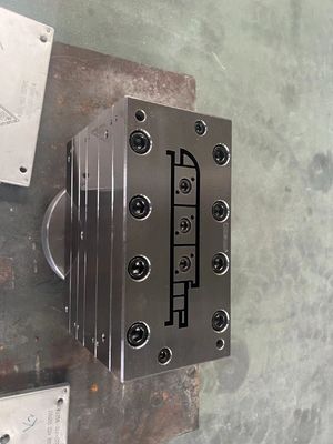 Molde de perfil auxiliar de PVC y herramienta de cubierta de puerta de plástico de madera WPC con diseño AutoCAD