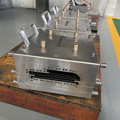 Molde de perfil auxiliar de PVC y herramienta de cubierta de puerta de plástico de madera WPC con diseño AutoCAD