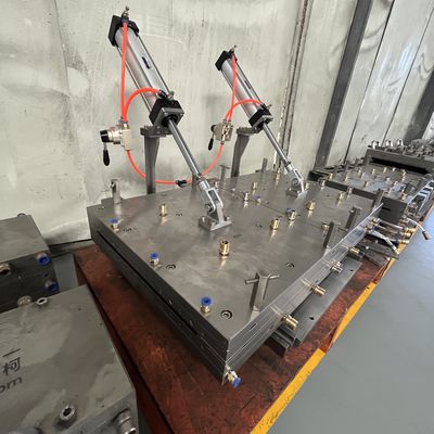 Coextrusión de tableros Asa Pc Pe Upvc Profile Extrusión de moldes a presión en PVC de plata