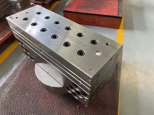 Coextrusión de tableros Asa Pc Pe Upvc Profile Extrusión de moldes a presión en PVC de plata