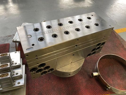 Coextrusión de tableros Asa Pc Pe Upvc Profile Extrusión de moldes a presión en PVC de plata