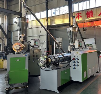 Proyecto llave en mano de PP Máquina de extrusión de perfiles de cubierta WPC con solución de residuos de madera