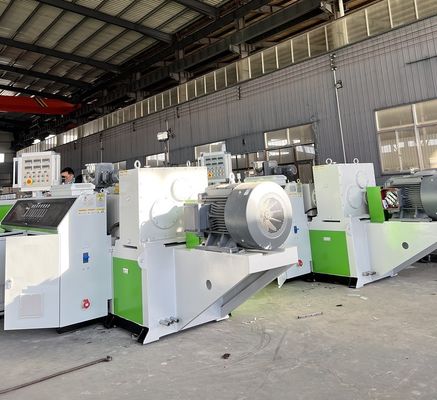 Proyecto llave en mano de PP Máquina de extrusión de perfiles de cubierta WPC con solución de residuos de madera