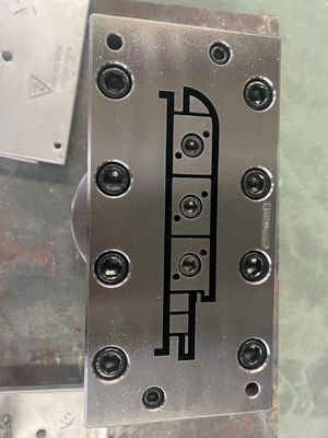 El tratamiento de la superficie de la polidación por electroplataje WPC extrusión de molde para OEM WPC marco de puerta