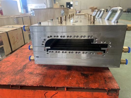 El tratamiento de la superficie de la polidación por electroplataje WPC extrusión de molde para OEM WPC marco de puerta