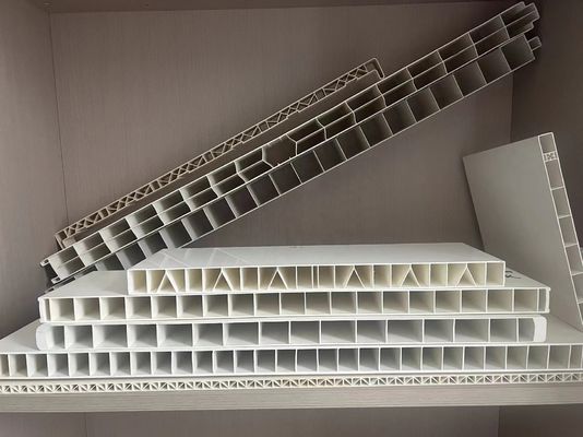Máquina de extrusión de paneles de puertas UPVC/WPC para obras de construcción