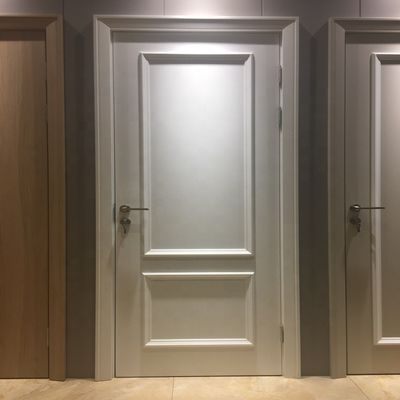 Máquina de puertas de PVC de voltaje personalizado para su negocio