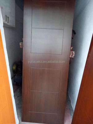 Máquina de puertas de PVC de voltaje personalizado para su negocio
