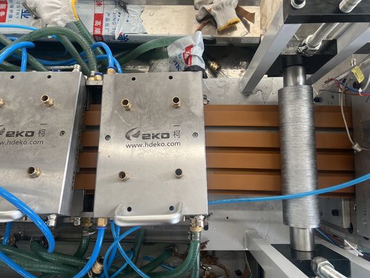 Línea de máquina de extrusión WPC de doble tornillo cónico contra-rotativo para obtener un rendimiento superior