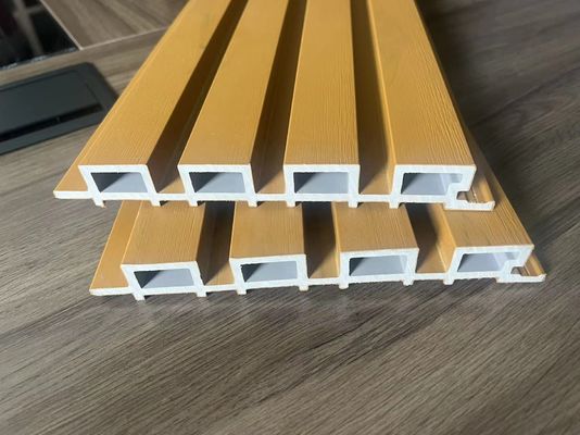 Línea de máquina de extrusión WPC de doble tornillo cónico contra-rotativo para obtener un rendimiento superior