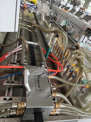 Molde de extrusión de perfiles de cerradura de puertas de plástico de PVC de madera de plata para productos domésticos