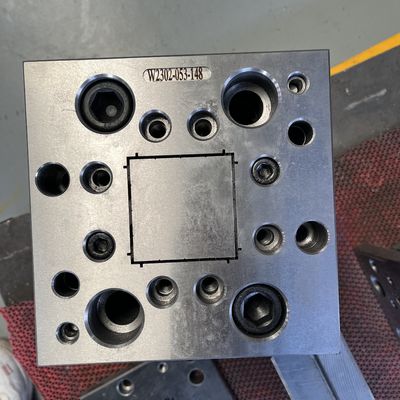 Producción de moldes de productos domésticos de UPVC para el fregadero de ranuras de PVC para satisfacer los requisitos del cliente