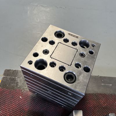 Diseño de molde de extrusión de perfiles de material plástico UPVC para molde de vehículo de producto