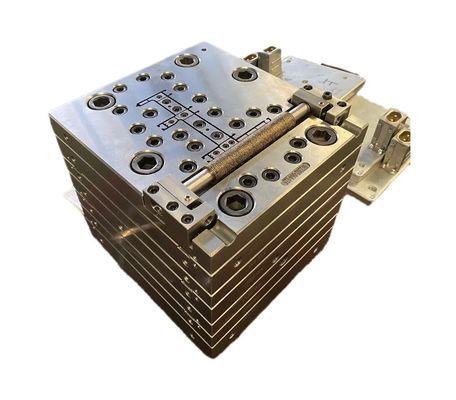 Máquina de moldeo por extrusión de ventanas de PVC de coextrusión con tratamiento de superficie de galvanizado