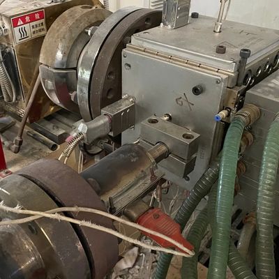 Máquina de moldeo por extrusión de ventanas de PVC de coextrusión con tratamiento de superficie de galvanizado