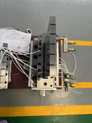 Molde de extrusión de paneles de pared UPVC mejor para un diseño duradero y de moda