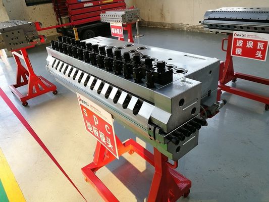 Línea de extrusión de suelo de SPC con modo de moldeo y molde de extrusión 3CR17