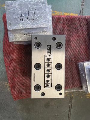 Molde de marco de puerta de espuma de plástico de madera de PVC para la extrusión de perfiles de ventanas y puertas de PVC de WPC