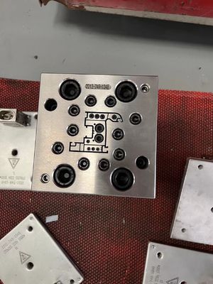 1 Profile de ventana de extrusión UPVC de cavidad del molde Moulds Herramientas para puertas y ventanas de plata