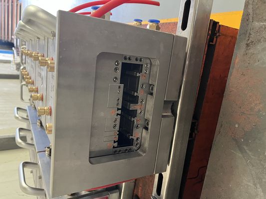 Molde de suelo de UPVC para herramientas de extrusión de plástico de madera en el tamaño del material y el diseño del cliente
