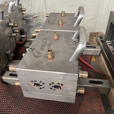 Molde de extrusión para cubiertas de puertas de ventanas de madera compuesta Asa Pc Pe Upvc Profile