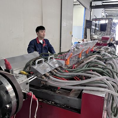 Proceso de creación de perfiles de tablero base de extrusión de UPVC para PVC de madera de plástico