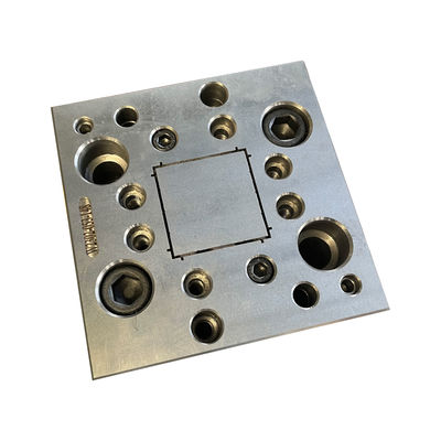 Molde de extrusión de plástico personalizado para diseño y producción de perfiles de línea UPVC