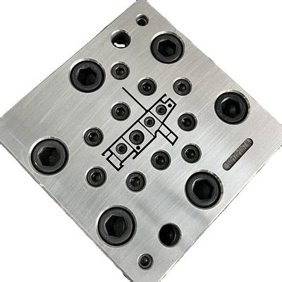 Tamaño del cliente Profile de ventana UPVC de la serie 80 en plata para moldear el marco de la ventana