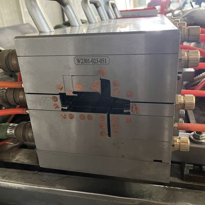 Tamaño del cliente Profile de ventana UPVC de la serie 80 en plata para moldear el marco de la ventana