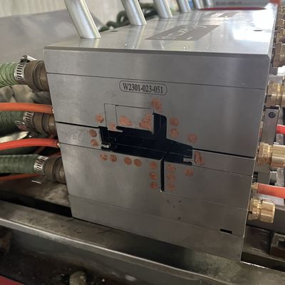 Tamaño del cliente Profile de ventana UPVC de la serie 80 en plata para moldear el marco de la ventana