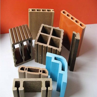 3CR17 Máquina de producción de cubiertas de material de molde WPC para paneles exteriores de suelo y pared