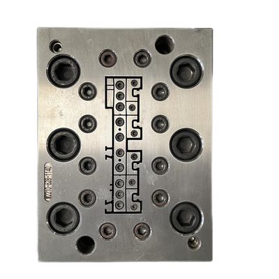 Molde de plástico de plata personalizado para la línea de producción de WPC Perfil de tablero base de faldas de PVC