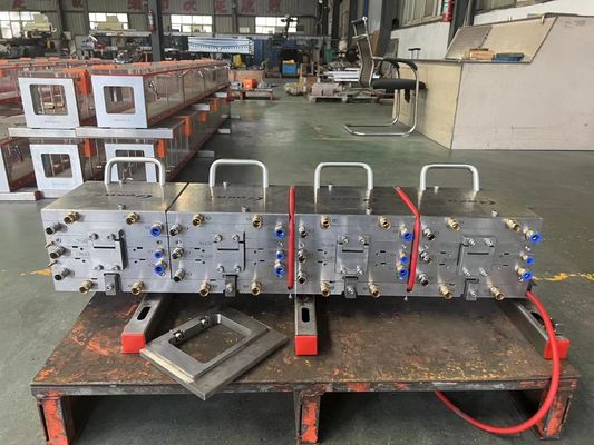 Molde de plástico de plata personalizado para la línea de producción de WPC Perfil de tablero base de faldas de PVC